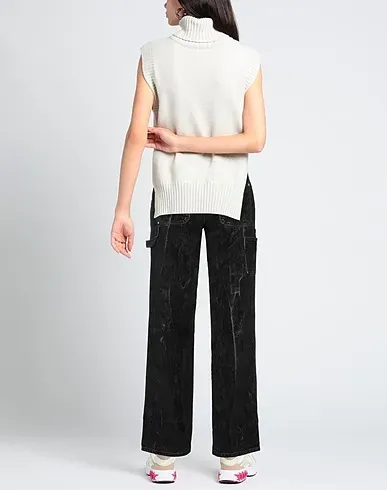 https://images.styletyx.com/images/black-velvet-casual-pants-stella-mccartney-1223862317_3.webp