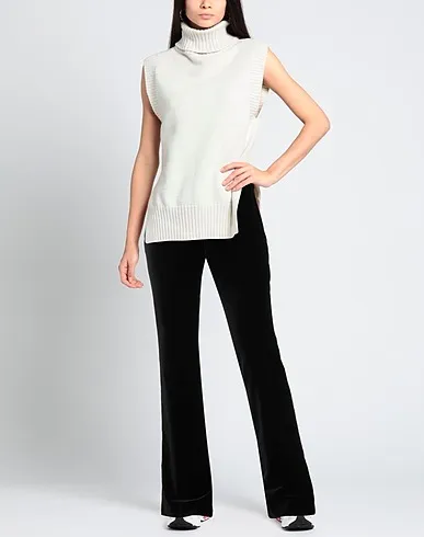 https://images.styletyx.com/images/black-velvet-casual-pants-tom-ford-1005584634_2.webp