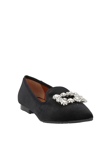 https://images.styletyx.com/images/black-velvet-loafers-islo-isabella-lorusso-1003742882_2.webp