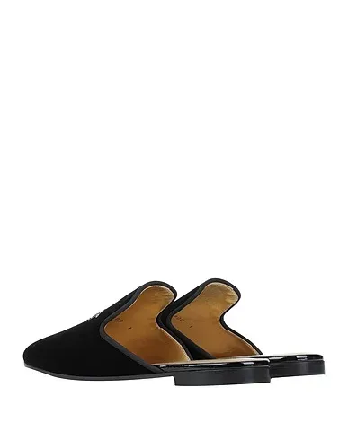 https://images.styletyx.com/images/black-velvet-mules-and-clogs-giuseppe-zanotti-2230341_3.webp