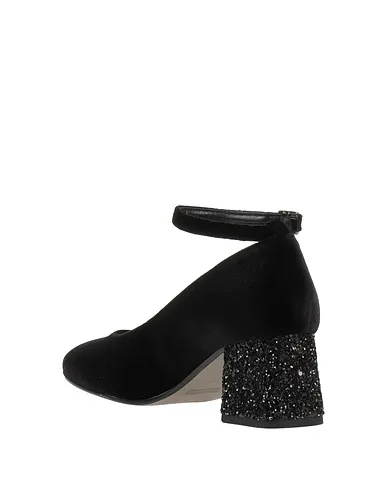 https://images.styletyx.com/images/black-velvet-pump-6carina-1911727901_3.webp