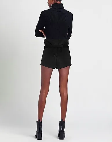 https://images.styletyx.com/images/black-velvet-shorts-bermuda-wandering-1004406134_3.webp