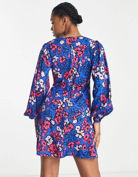 https://images.styletyx.com/images/blouson-sleeve-v-neck-mini-skater-dress-in-blue-floral-print-influence-13011455_2.webp
