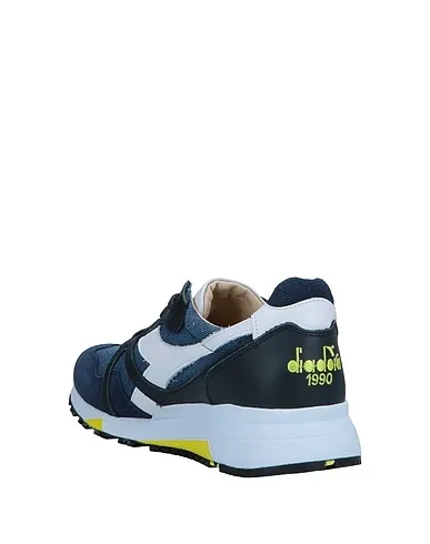 https://images.styletyx.com/images/blue-canvas-sneakers-diadora-heritage-13634564_3.webp