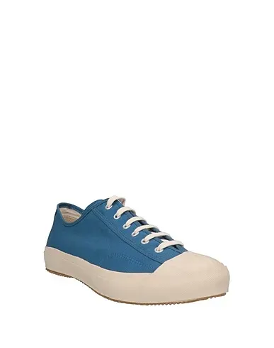 https://images.styletyx.com/images/blue-canvas-sneakers-moon-star-13013129_2.webp