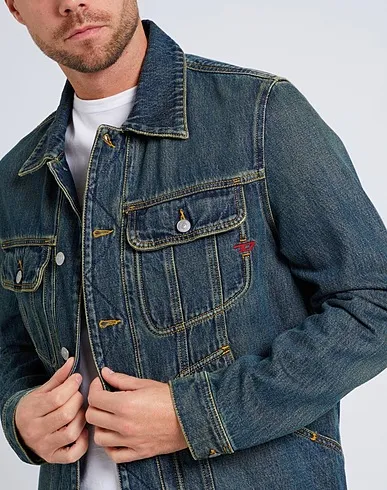 https://images.styletyx.com/images/blue-denim-denim-jacket-d-riley-trucker-jacket-diesel-3150007_4.webp