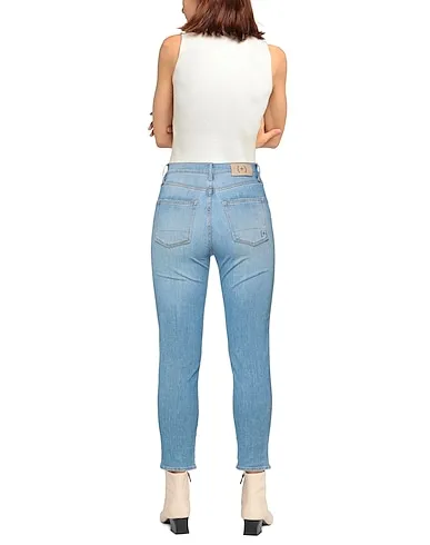https://images.styletyx.com/images/blue-denim-denim-pants-people-12910607_3.webp