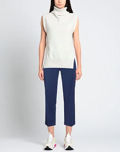 https://images.styletyx.com/images/blue-plain-weave-casual-pants-kiltie-13360460_2.webp
