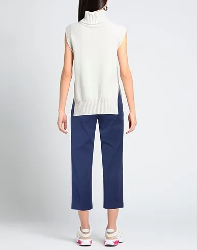 https://images.styletyx.com/images/blue-plain-weave-casual-pants-kiltie-13360460_3.webp