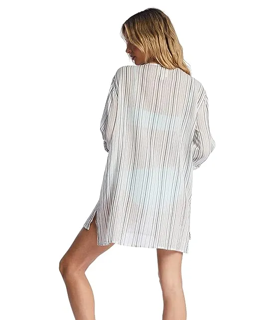 https://images.styletyx.com/images/blue-skies-swim-cover-up-billabong-13140649_3.webp