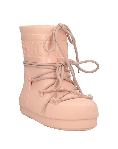 https://images.styletyx.com/images/blush-ankle-boot-moon-boot-1957417272_2.webp