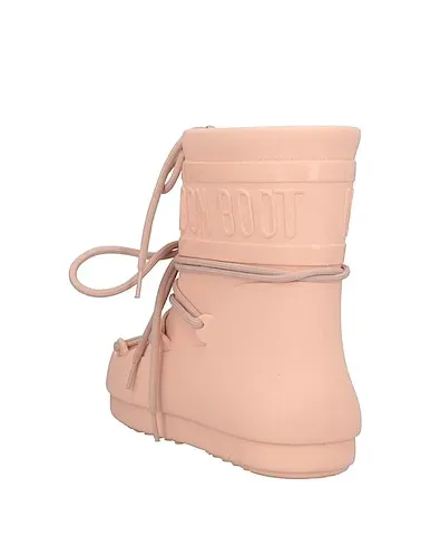 https://images.styletyx.com/images/blush-ankle-boot-moon-boot-1957417272_3.webp