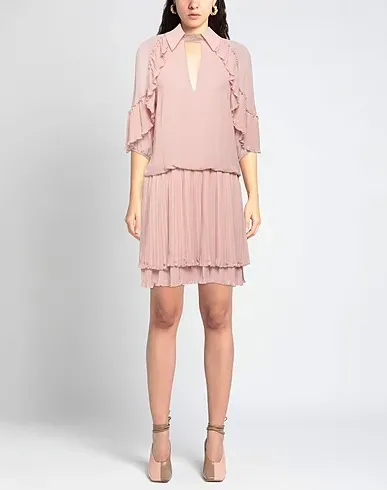 https://images.styletyx.com/images/blush-crepe-short-dress-gil-santucci-3055058_2.webp