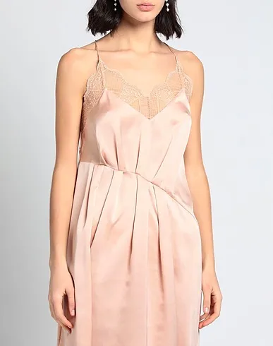 https://images.styletyx.com/images/blush-lace-short-dress-isabelle-blanche-paris-2652777_4.webp