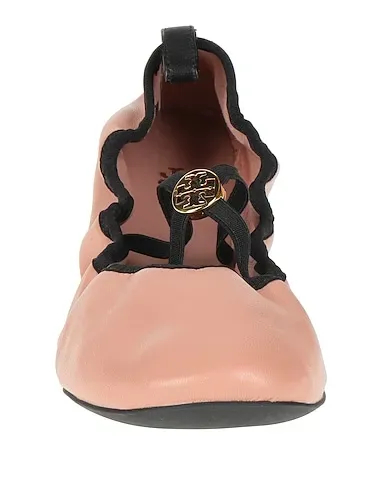 https://images.styletyx.com/images/blush-leather-ballet-flats-tory-burch-13052985_4.webp