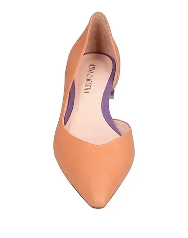 https://images.styletyx.com/images/blush-leather-pump-anna-baiguera-1005286214_4.webp