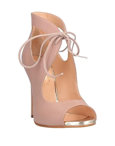 https://images.styletyx.com/images/blush-leather-pump-bruglia-12955202_2.webp