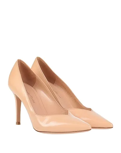 https://images.styletyx.com/images/blush-leather-pump-gianvito-rossi-1354091078_2.webp