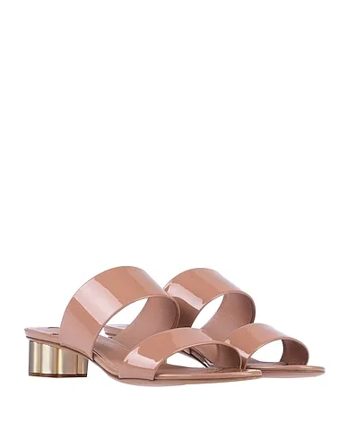 https://images.styletyx.com/images/blush-leather-sandals-ferragamo-2225942_2.webp