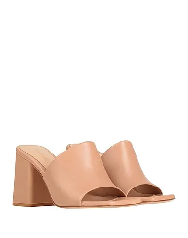 https://images.styletyx.com/images/blush-leather-sandals-gianvito-rossi-37490603_2.webp