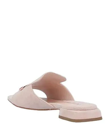 https://images.styletyx.com/images/blush-leather-sandals-loretta-pettinari-1693475_3.webp