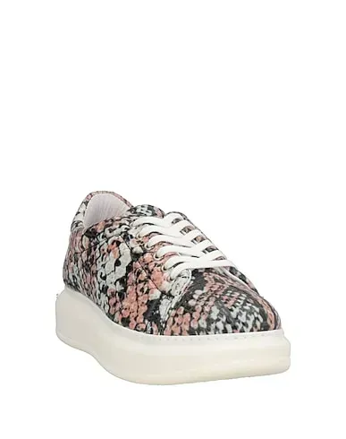 https://images.styletyx.com/images/blush-sneakers-la-fille-des-fleurs-13045480_2.webp