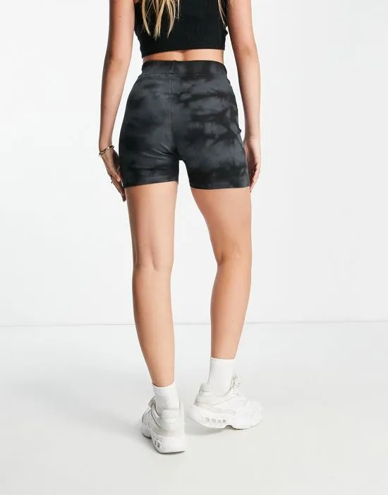 https://images.styletyx.com/images/booty-short-in-tie-dye-in-charcoal-hiit-2457310_2.webp