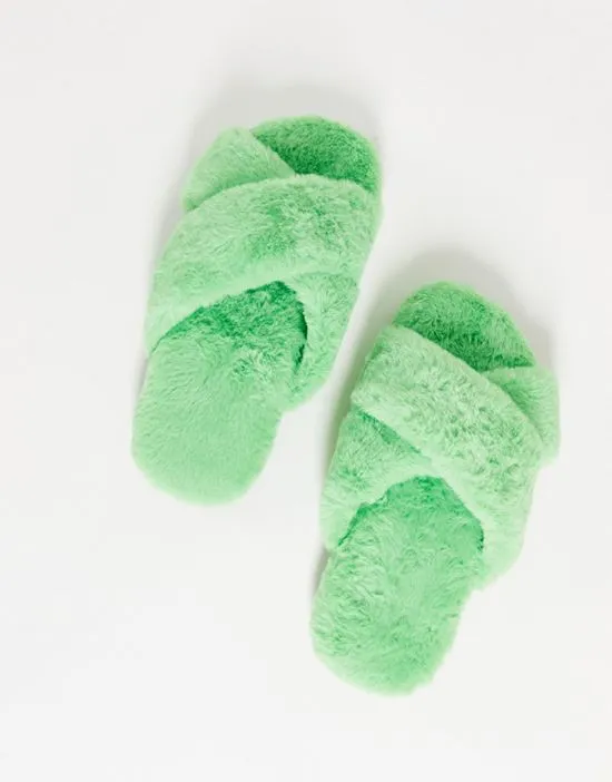 https://images.styletyx.com/images/borg-fleece-slippers-in-green-mgreen-monki-1729153_3.webp