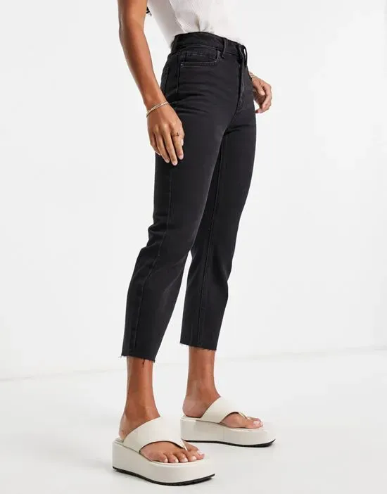 https://images.styletyx.com/images/brenda-straight-leg-jeans-in-black-vero-moda-petite-2489975_3.webp