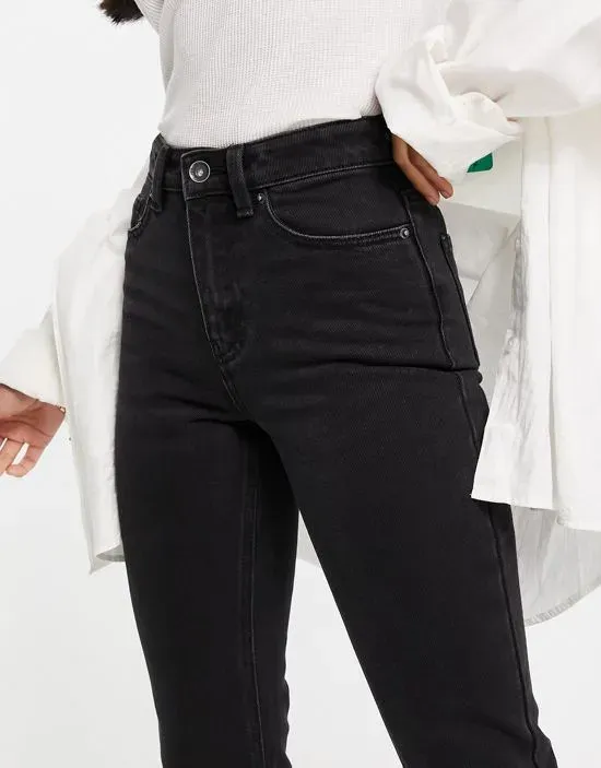 https://images.styletyx.com/images/brenda-straight-leg-jeans-in-black-vero-moda-petite-2489975_4.webp