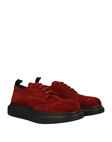 https://images.styletyx.com/images/brick-red-leather-laced-shoes-alexander-mcqueen-13236029_2.webp