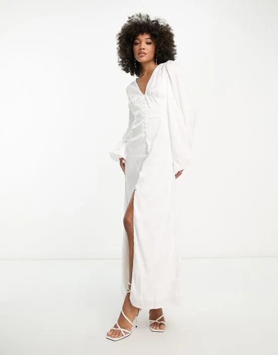 https://images.styletyx.com/images/bridal-jacquard-button-up-maxi-dress-with-balloon-sleeves-in-white-vila-13096552_4.webp