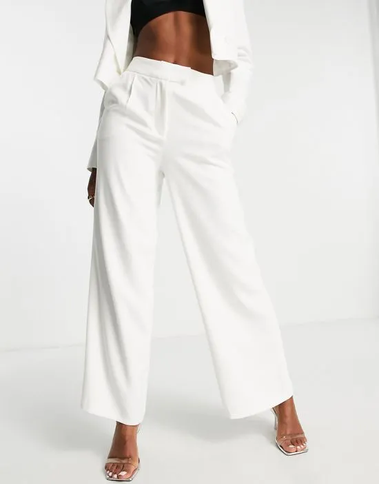 https://images.styletyx.com/images/bridal-oversized-suit-pants-in-ivory-part-of-a-set-ever-new-2031624_1.webp