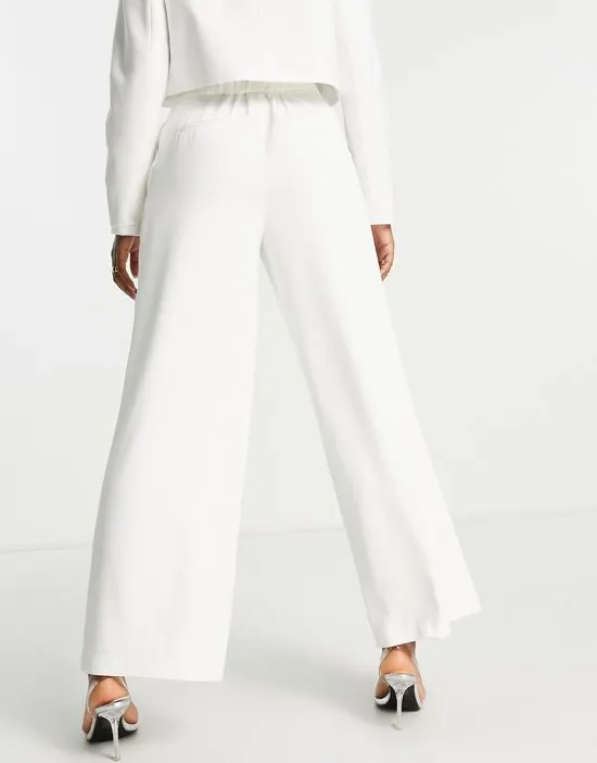 https://images.styletyx.com/images/bridal-oversized-suit-pants-in-ivory-part-of-a-set-ever-new-2031624_4.webp