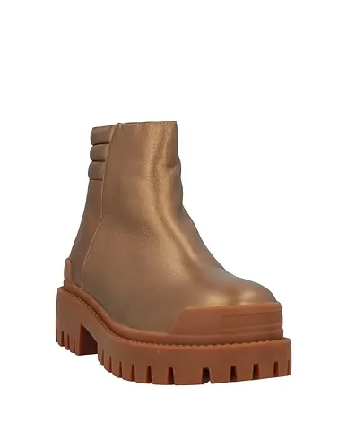 https://images.styletyx.com/images/bronze-ankle-boot-pas-de-rouge-2895992_2.webp