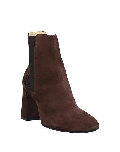 https://images.styletyx.com/images/brown-ankle-boot-prezioso-1726125_2.webp