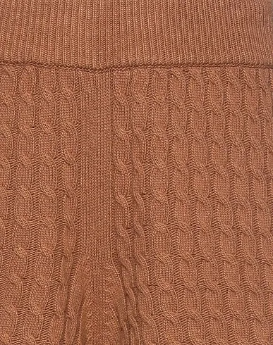 https://images.styletyx.com/images/brown-knitted-shorts-bermuda-brand-unique-665705_4.webp