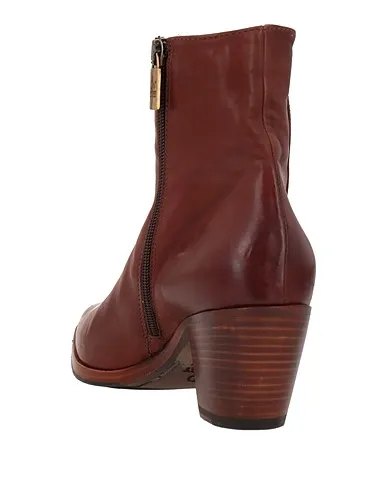 https://images.styletyx.com/images/brown-leather-ankle-boot-jo-ghost-13081430_3.webp