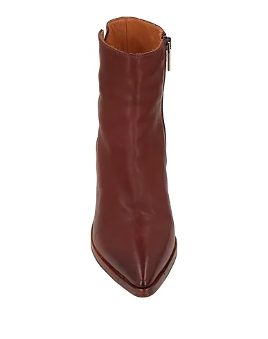 https://images.styletyx.com/images/brown-leather-ankle-boot-jo-ghost-13081430_4.webp
