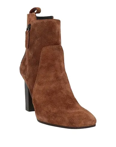 https://images.styletyx.com/images/brown-leather-ankle-boot-lella-baldi-710951158_2.webp