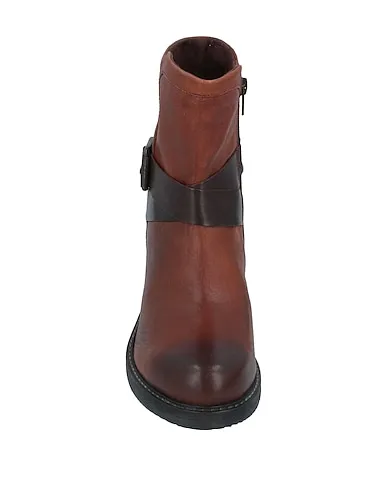 https://images.styletyx.com/images/brown-leather-ankle-boot-manas-909615_4.webp