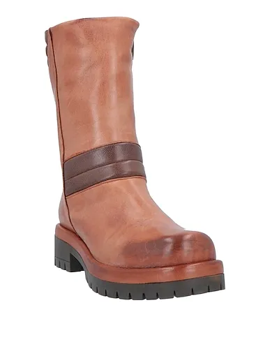 https://images.styletyx.com/images/brown-leather-ankle-boot-pierfrancesco-vincenti-930995369_2.webp
