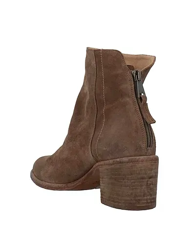 https://images.styletyx.com/images/brown-leather-ankle-boot-strategia-13006069_3.webp