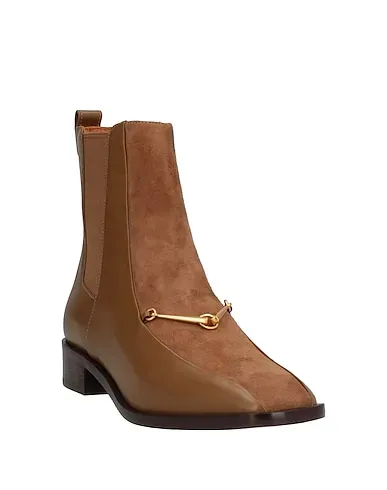 https://images.styletyx.com/images/brown-leather-ankle-boot-tory-burch-711174889_2.webp