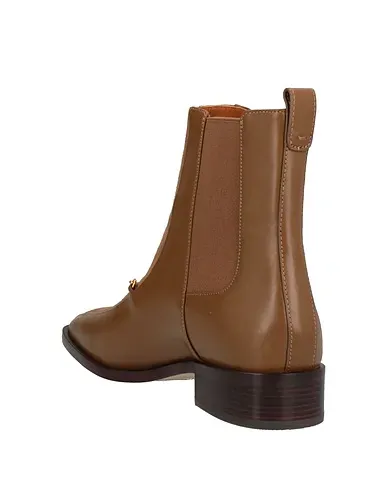 https://images.styletyx.com/images/brown-leather-ankle-boot-tory-burch-711174889_3.webp