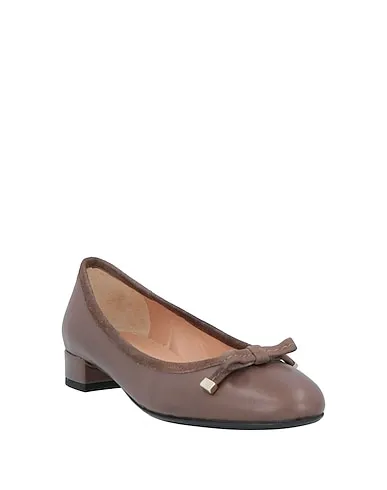 https://images.styletyx.com/images/brown-leather-ballet-flats-fleury-1224059111_2.webp