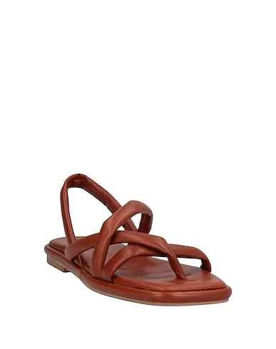 https://images.styletyx.com/images/brown-leather-flip-flops-181-13016452_2.webp
