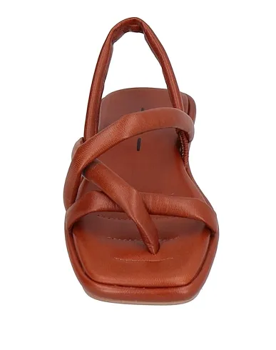 https://images.styletyx.com/images/brown-leather-flip-flops-181-13016452_4.webp