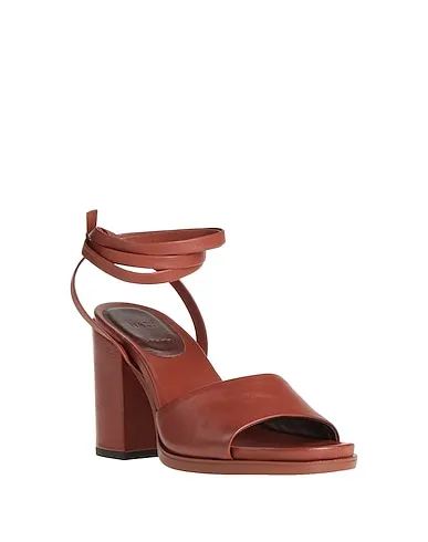 https://images.styletyx.com/images/brown-leather-sandals-hazy-13246256_2.webp