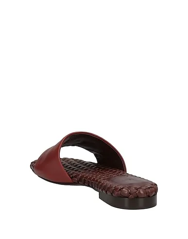https://images.styletyx.com/images/brown-leather-sandals-hazy-13316720_3.webp